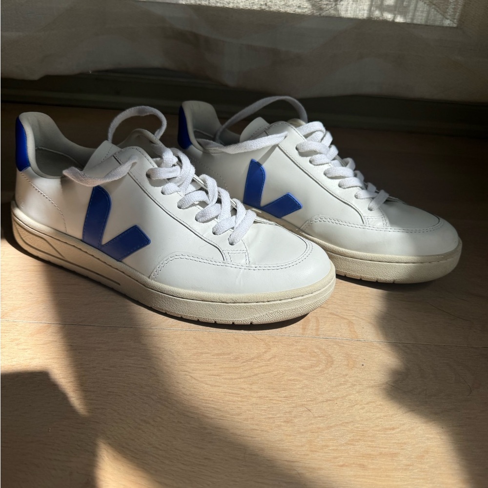 Veja - V-10 Leather Sneakers - Picture 6 of 8
